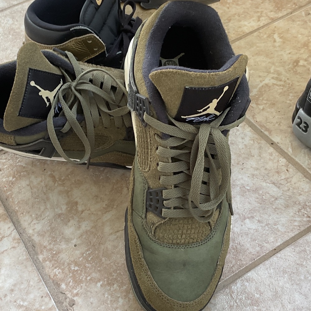 Jordan Men's Green and Black Sneakers
